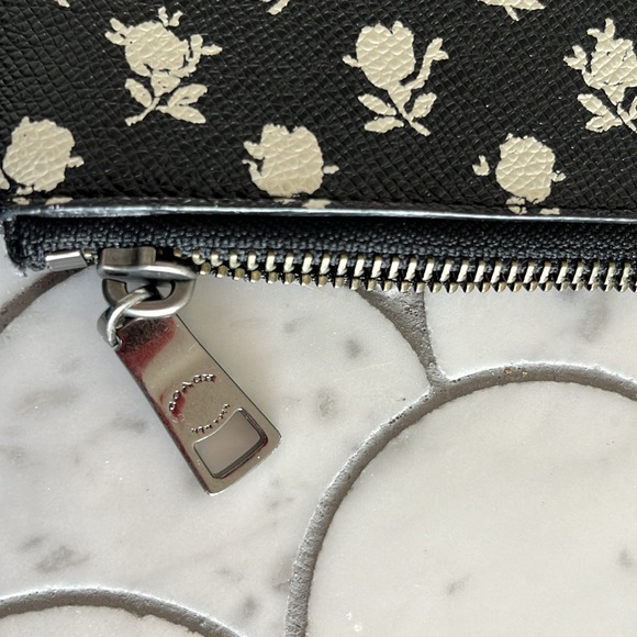 Coach black and white floral tech case - Picture 9 of 9